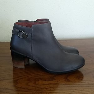 DANSKO Waterproof Perry Low Booties Size 39